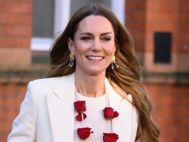 Katalin hercegnét ritkán látni így, mezítláb perdült táncra Vilmos herceg felesége