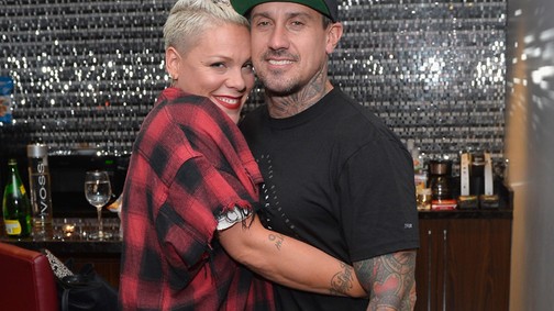 Pink elárulta: néha szívesen leszúrná a férjét egy villával!