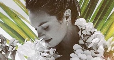 Bikiniben mutatta meg a kerekedő pocakját a bombázó topmodell