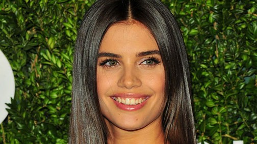 A lány, aki átférne a tű fokán