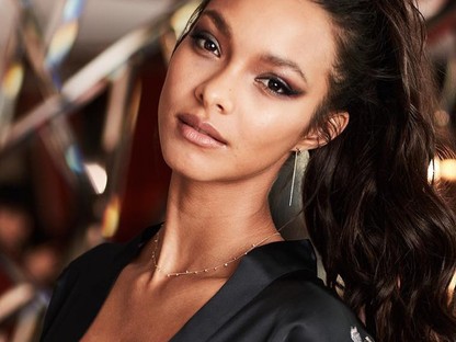 A dögös szépség megmutatja, hogy még egy Victoria´s Secret modellnek is lehetnek striái! 