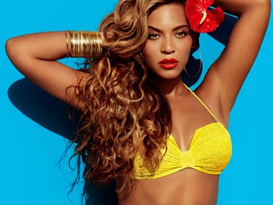 Ilyen szexi Beyoncé bikiniben - a H&M és a popdíva