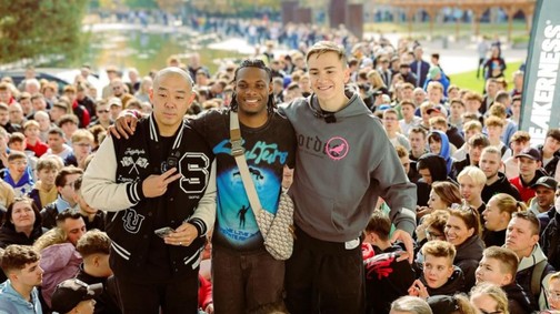 Több ezres sorok a Millenárison, világhírű sneaker legendák és extrém sneakerek: ilyen volt a Sneakerness Budapest 2024