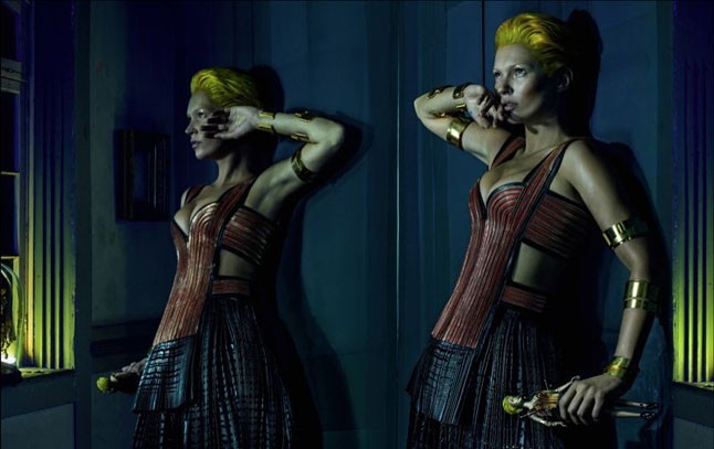 Kate Moss és Kicsi Én Alexander McQueen tavaszi kampányában
