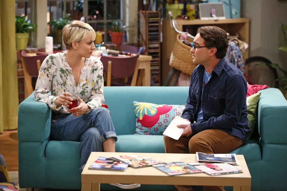 Penny rajongóinak és a sorozat készítőinek is leesett az álla Kaley Cuoco pixie frizurájától