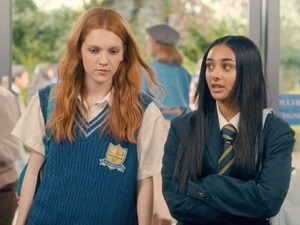 Ha nem tudod, mit nézz: 8 könnyed, de minőségi sorozat, ha az év hátralévő részében már csak pihennél