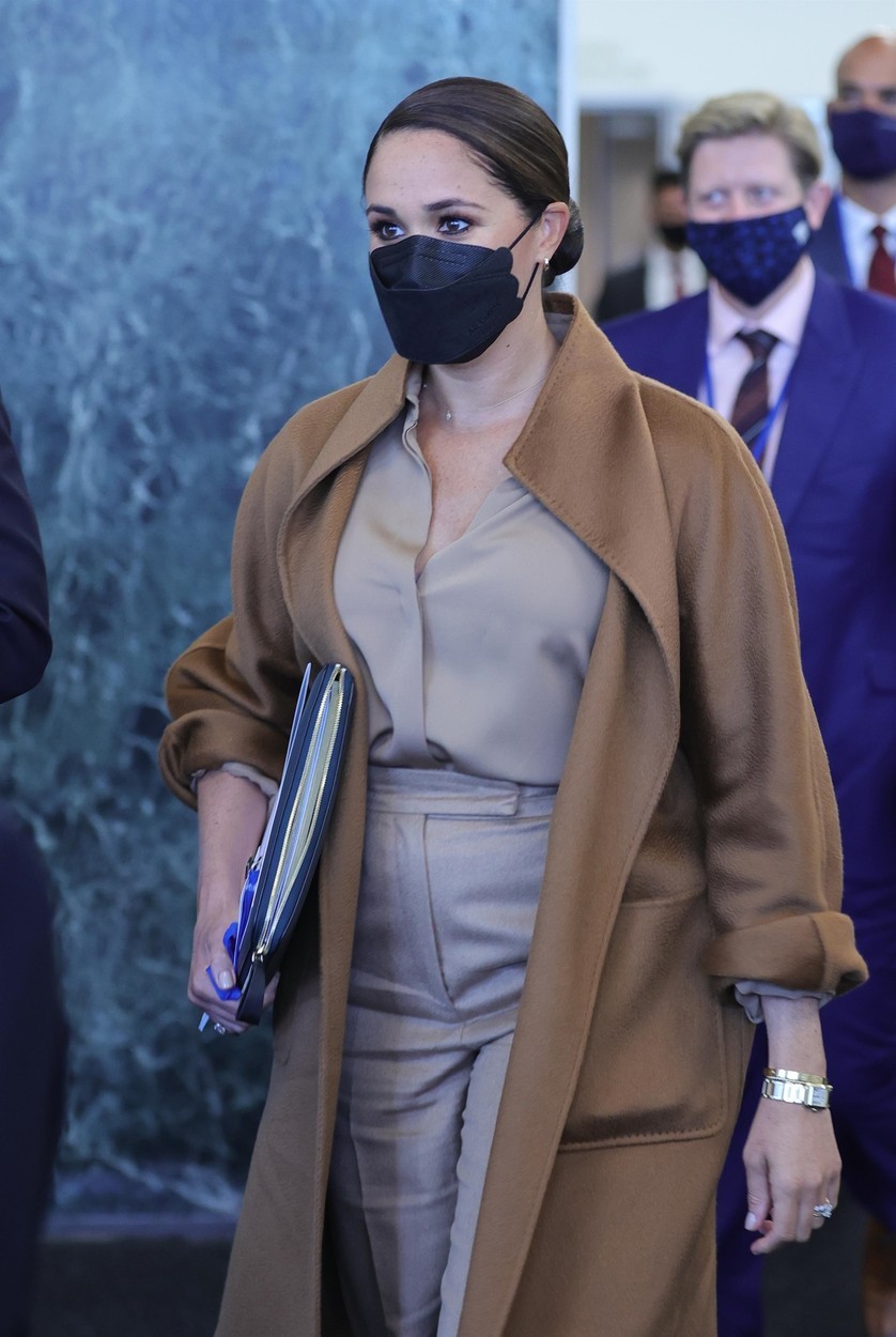 Meghan Markle szettjei egyre merészebbek New York-ban, mi pedig szóhoz sem jutunk tőle!