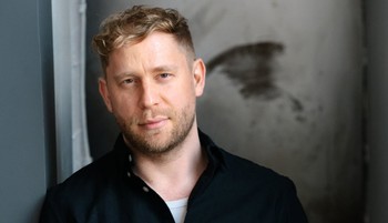 „Ha választanom kellene az irodalmi Nobel-díj és egy kiegyensúlyozott, boldog élet között, lesz@rnám a díjat” — Horváth András Dezső interjú 
