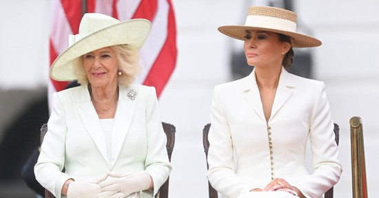 Melania Trump élete legszebb ruhájában ragyog, Kamilla királyné Barbie-nak öltözött a találkozójukon