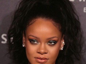 Rihanna Nefertitiként pózol az arab Vogue címlapján! Az emberek kiakadtak!
