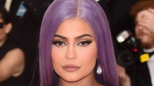 Kylie Jenner falatnyi ruhácskában ünnepelte milliárdokat hozó új bizniszt
