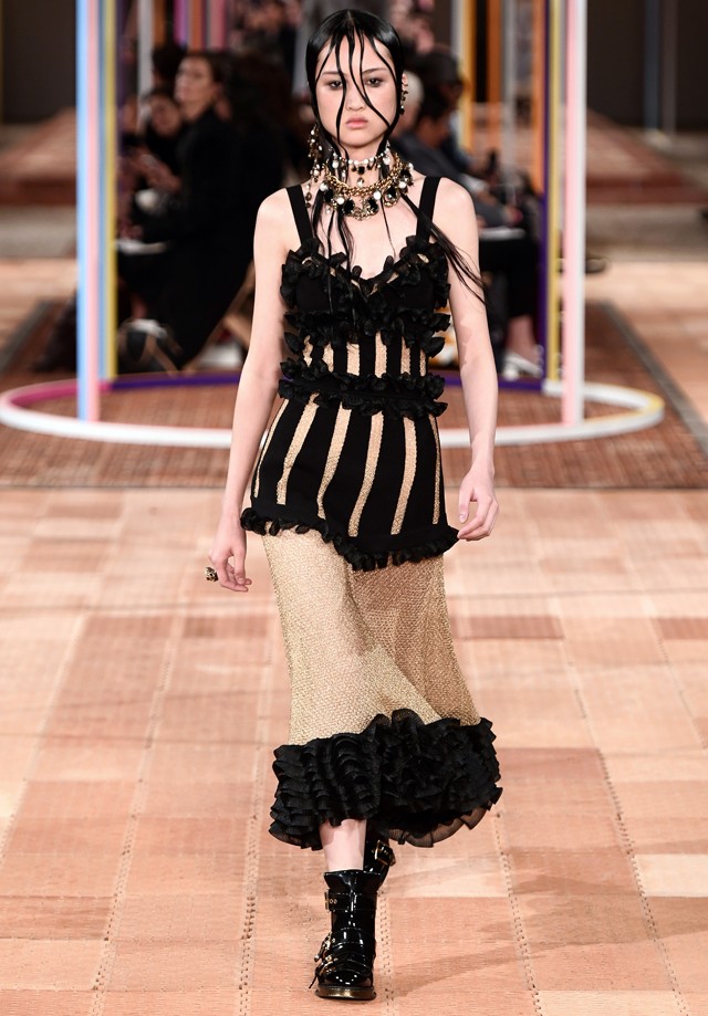 Vizes és kócos haj lesz az új trend!