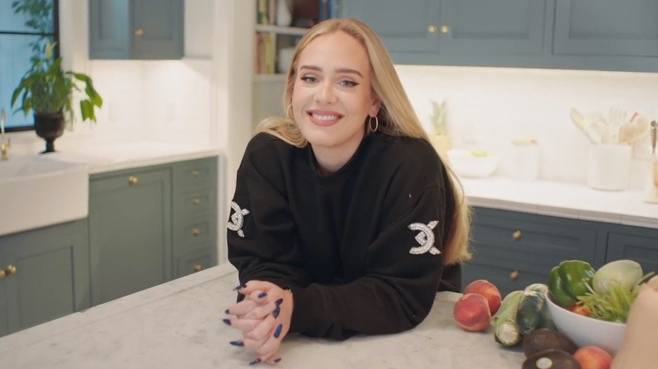 Kukkants be Adele gyönyörű otthonába - Nemcsak 73 kérdésre válaszol a Vogue híres sorozatában