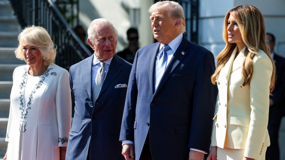 Károly király és Donald Trump találkozója nem volt zökkenőmentes, az elnök vétett a királyi protokoll ellen