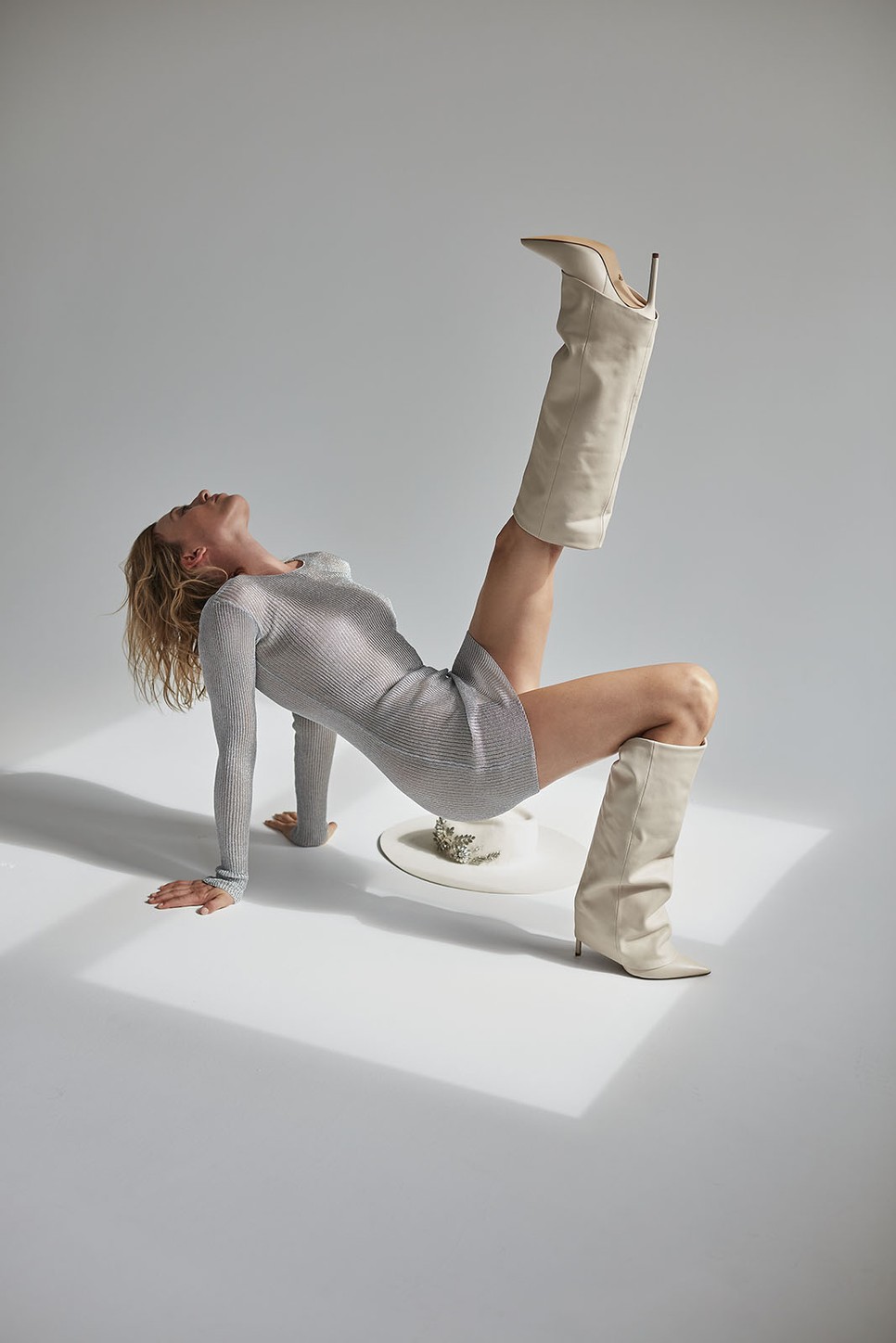 Schoblocher Barbara számára ma már könnyebb nemet mondani, mint régen – Kötött ruha ZARA, Csizma ALDO–answear.hu