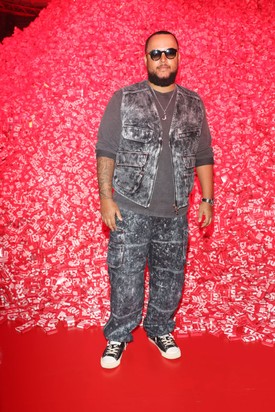 Connor Cruise a hírek szerint nemcsak a sportokért, hanem a horgászatért is rajong. Próbálkozott színészkedéssel és zenéléssel is, játszott Will Smith mellett a Seven Pounds című drámában és saját zenei albuma is megjelent. Jelenleg Floridában él egyszerű életet egy szcientológiai közösségben, sok barátja van. 