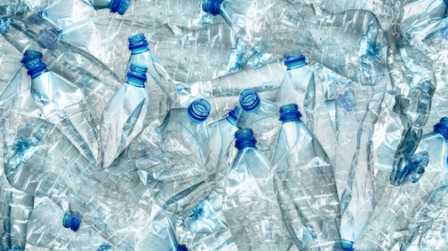 Követendő példa: a magyar Decathlon beszüntette a PET palackos termékek forgalmazását