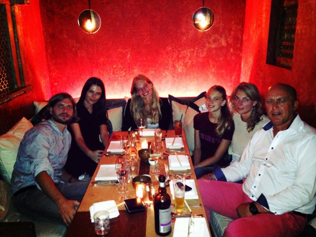 Vanessa családjával, ügynökével és az ő barátjával vacsorázott együtt egyik este a kedvenc éttermébe, a Spice Marketben. Nagyon szereti ezt a helyet, mert az étel, a hangulat és a zene miatt. Ráadásul közel van a High Line-hoz, ahol kellemes sétákra lehet menni vacsora előtt vagy után.