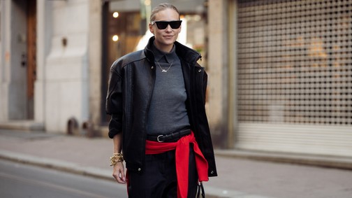 A 10 legjobb piros pulóver a divatszerkesztő szerint, ha a szezon legkülönlegesebb darabjait keresed