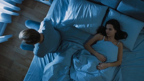 Miért érdekli annyira a fiúkat, hogy a lányok hány pasival fekszenek le?