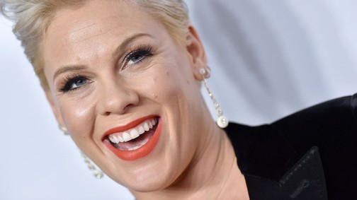 Pink meztelen fotókkal árasztotta el a közösségi médiát, és ehhez minden joga megvan