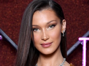 Bella Hadid megmutatta, hogyan viselj egy egyszerű inget a legvagányabb módon
