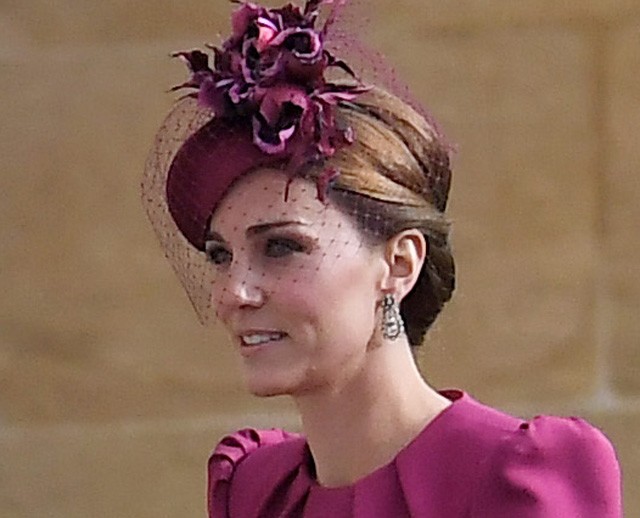 Kate Middletonnak olyan jól áll ez a szín, hogy ő a legcsinosabb Eugénia hercegnő esküvőjén