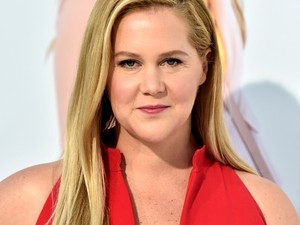 Jaj, ne: A várandós Amy Schumer kórházba került