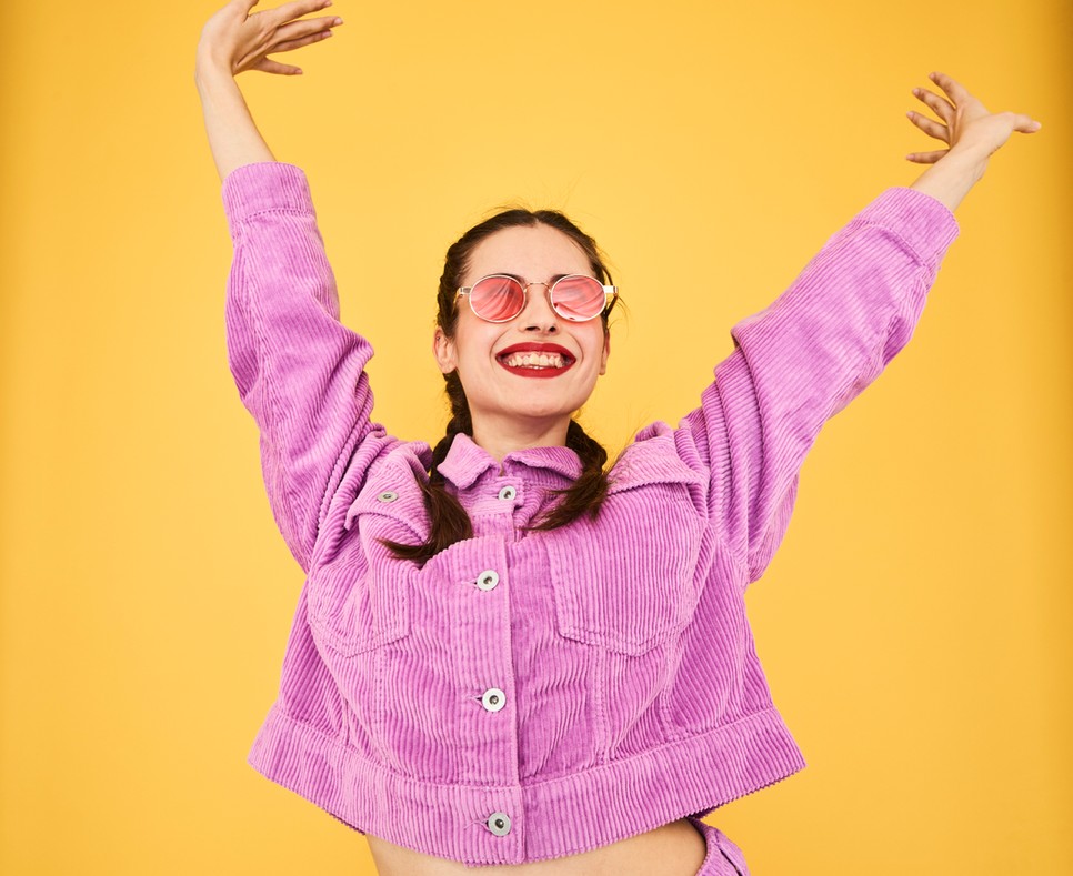 A szakértő szerint a színekhez való viszonyukban sokat számít, milyen impulzusok értek bennünket, milyen visszajelzéseket kaptunk egyes árnyalatokkal kapcsolatban, és az aktuális életszakaszunk is.