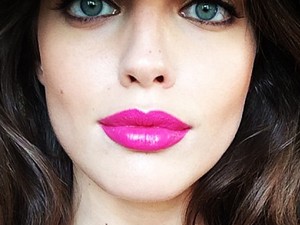 A topmodell szexi, duzzadt ajkainak titka