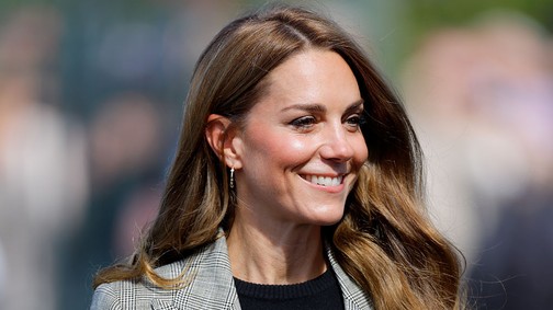 Te kiszúrtad? Katalin hercegné a ruhájával üzent Harry hercegnek és Meghan Markle-nek