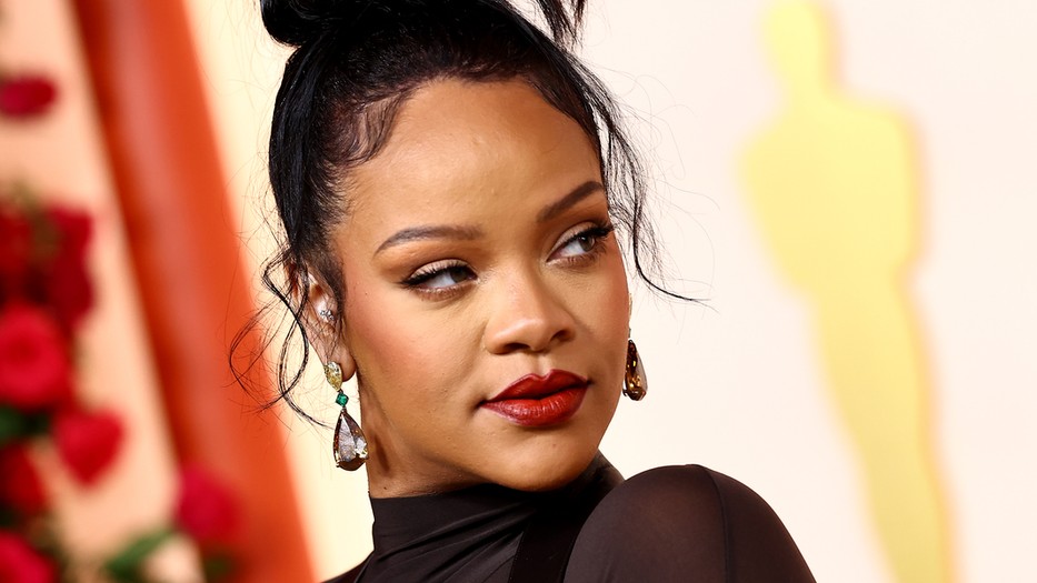 Egyszerűen odavagyunk Rihanna ikonikus Oscar-gála megjelenéséért