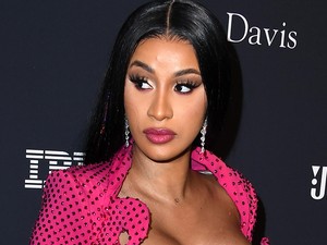 Cardi B tetőtől talpig gyémántba öltözött a Grammy-gálán