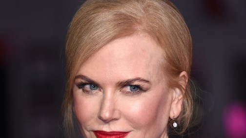 Nicole Kidman az eszméletlen jó lábait, és kis híján a bugyiját is megvillantotta
