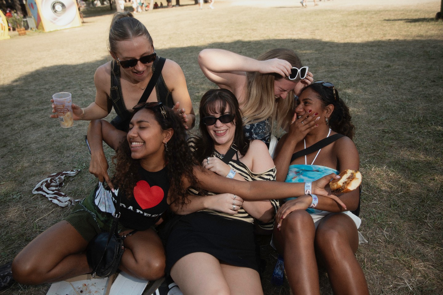 Mondj annál jobb élményt, mint a barátnőiddel élvezni a kedvenc előadód koncertjét!