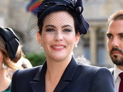 Liv Tyler olyan ruhában érkezett a királyi esküvőre, mint egy temetésre