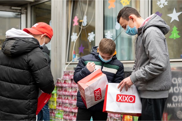 Közel 100 millió forintos adományt kap minden gyermekotthon lakója a XIXO márkától