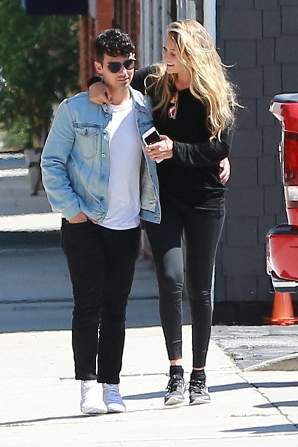gigi hadid, joe jonas