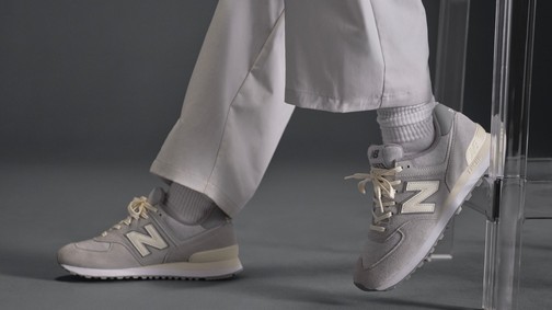 A szürke semleges, a szürke kiegyensúlyozott, a szürke kifinomult – szürke napok a New Balance-nál