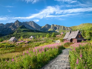 Bár a magyarok szinte csak télen utaznak ide, Zakopane kincseiért megéri egész évben felkeresni a lengyel gyöngyszemet