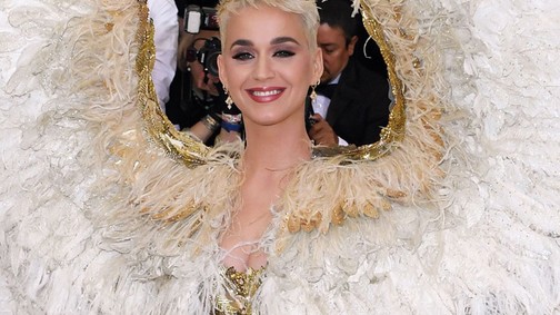 Katy Perry angyallá változott és hatalmas szárnyakkal suhant a vörös szőnyegen!