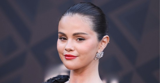 Selena Gomez aprócska bikiniben pózolt a kamerának, csak úgy sugárzik belőle a magabiztosság