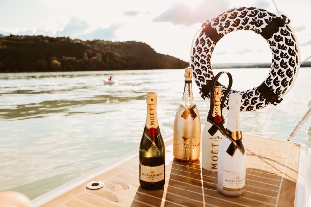 Exkluzív közös vitorlással rukkolt elő a Sugarbird és a Moët & Chandon