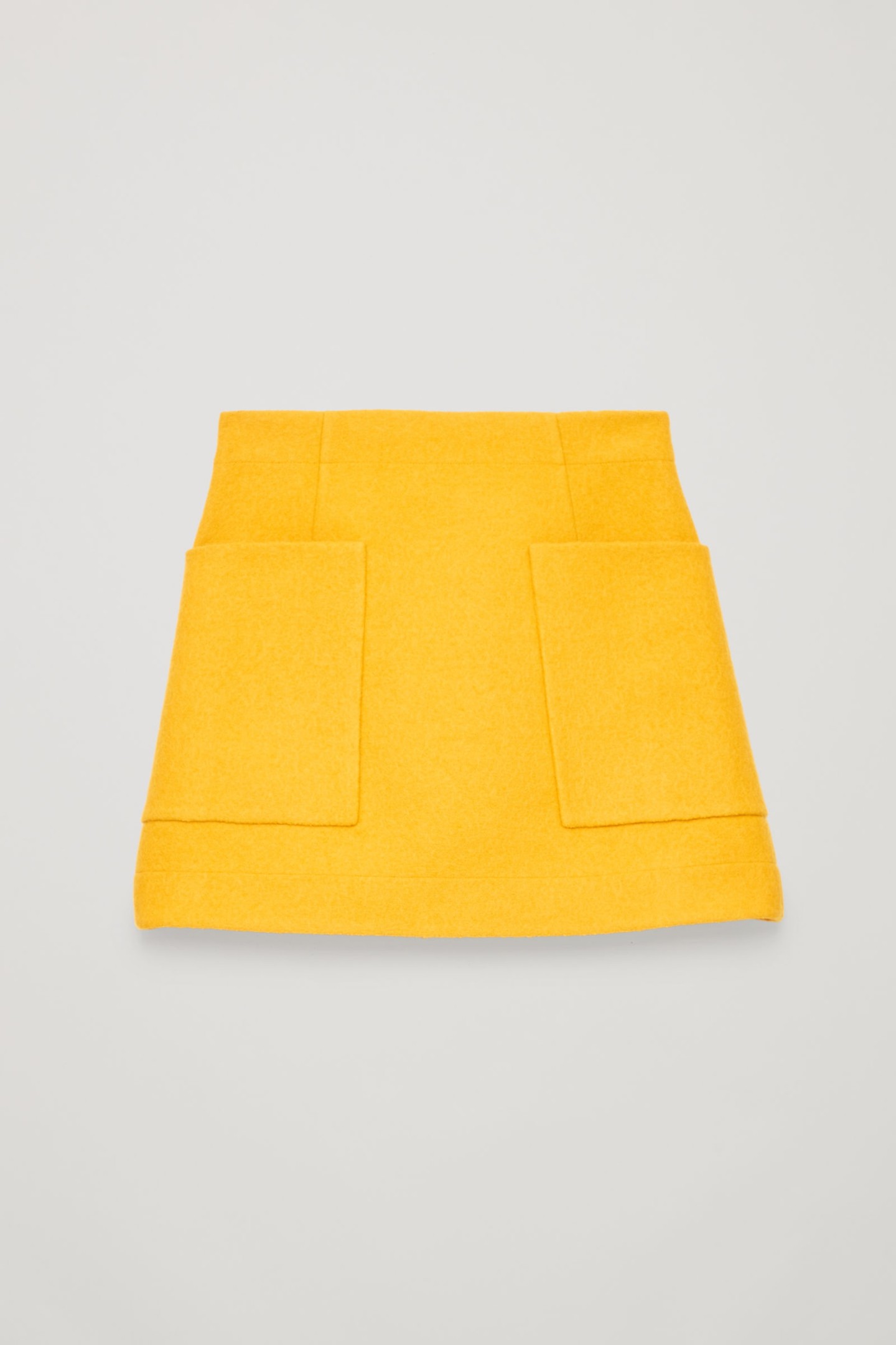 Mini szoknya COS 22300 Ft