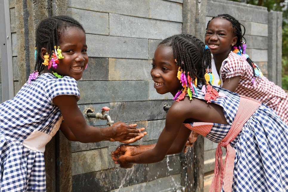 Víz világnapja: napi 700 gyerek hal meg a szennyezett víz miatt