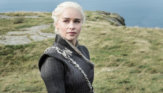 Emilia Clarke elmagyarázta, miért nem hajlandó megnézni a Sárkányok házát
