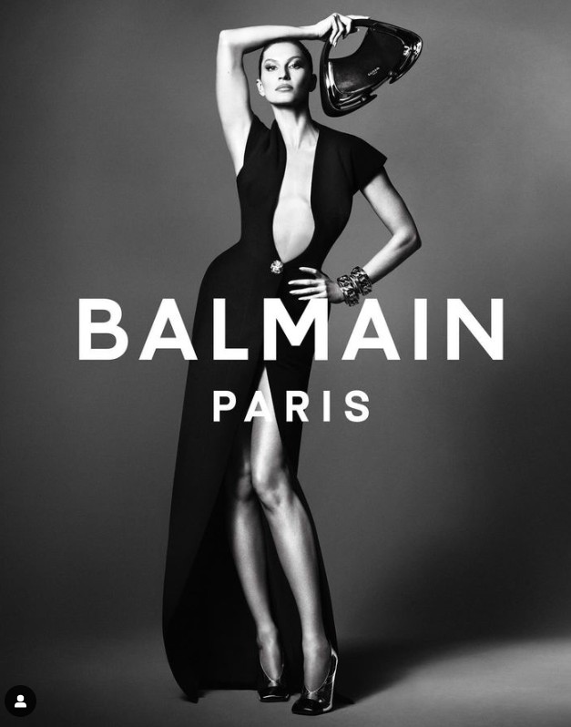 Giselle Bündchen csak úgy ragyog a mélyen dekoltált ruhában