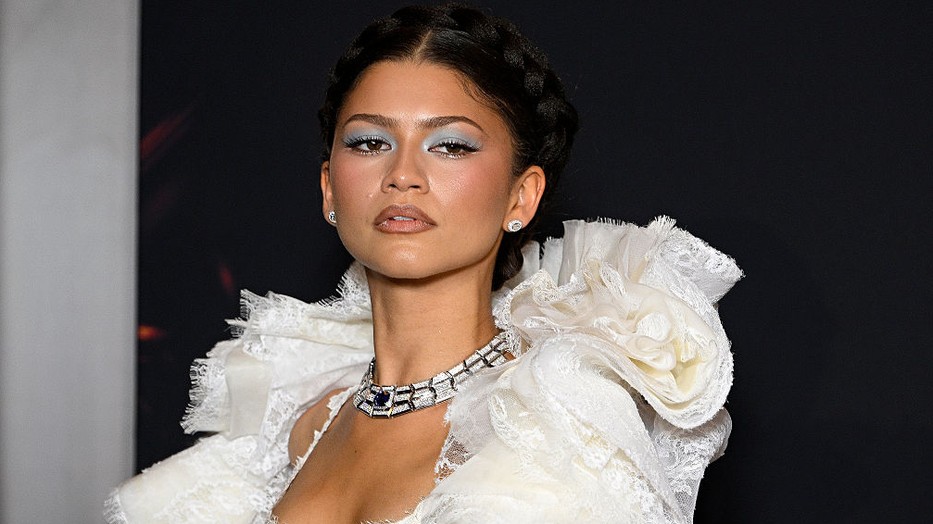 Zendaya extra mély dekoltázst vállalt be