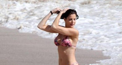 45 évesen bikiniben is istennő a szupermodell