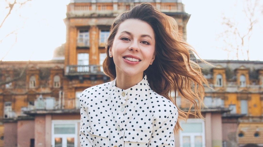 Döbrösi Laura (3) | Felső és nadrág ZARA, Fülbevaló PANDORA, Gyűrű EVA REMENYI